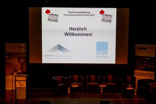 Leinwand der Immobilienkonferenz Ruhr 2019